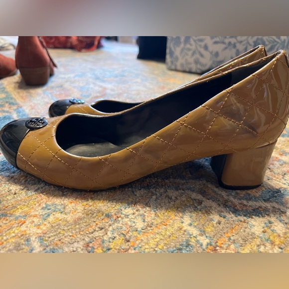 Tory Burch Heels Size 8 Cap Toe - Picture 3 of 4